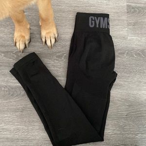 GYMSHARK Black leggings - puppy not included ;)